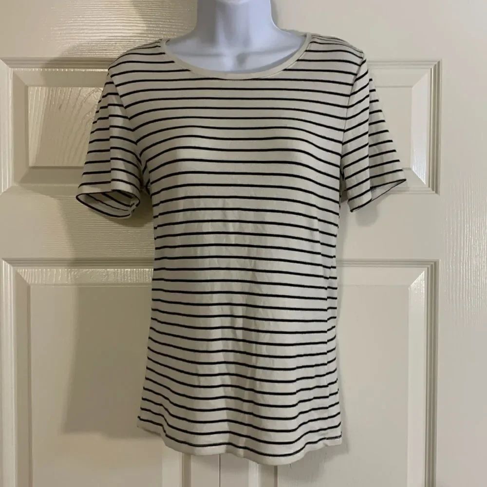 A new day, strip T shirt Orr, scoop neck, near new , medium
